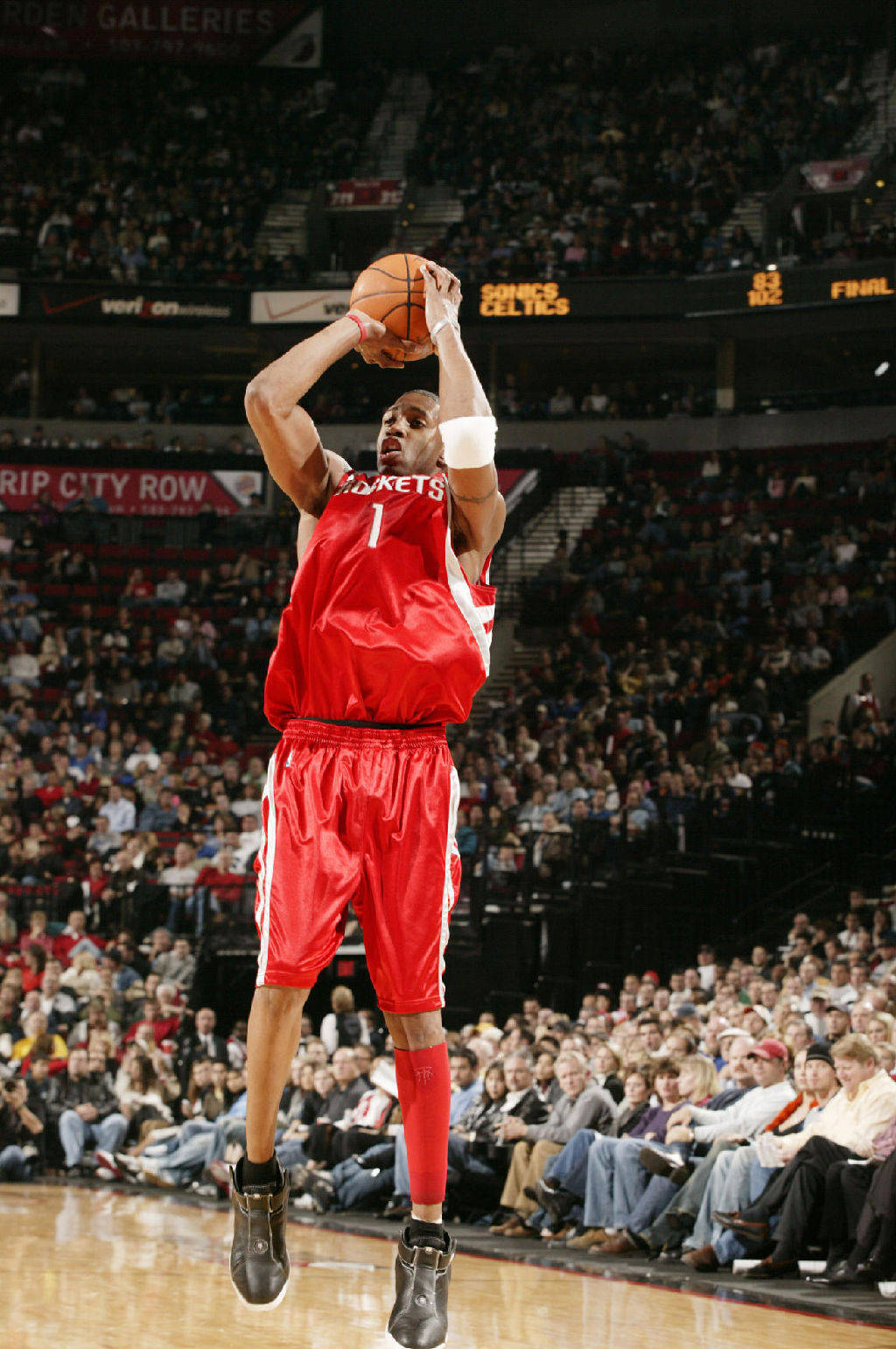 联赛深陷保级泥潭！官方：莱万特主帅卡莱罗下课（保级告急，莱万特官宣主帅卡莱罗下课）