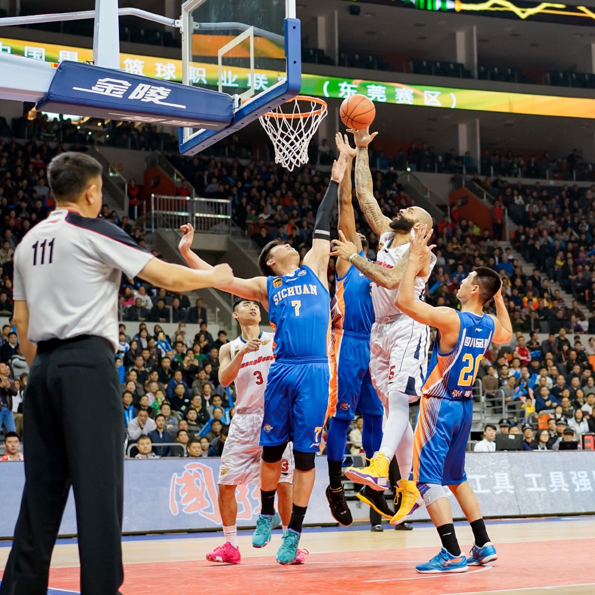 将加盟法国欧塞尔队的中国球员魏祥鑫（中国球员魏祥鑫即将加盟法国欧塞尔队）