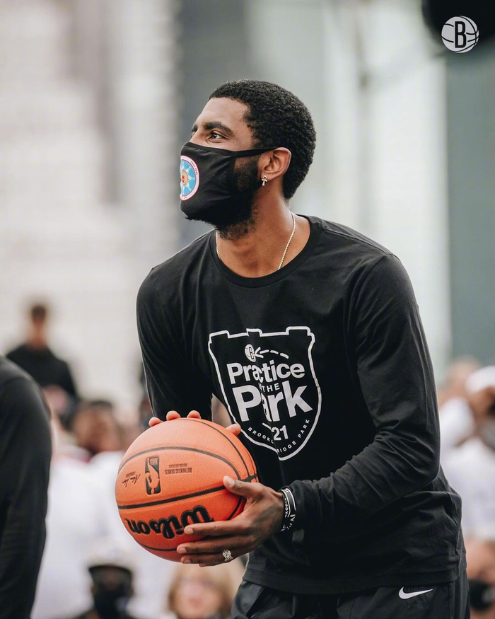 状态有回暖！马克西半场11中4&三分4中2拿到12分4板3助（马克西回暖迹象明显：半场12+4+3，投篮11中4、三分4中2）