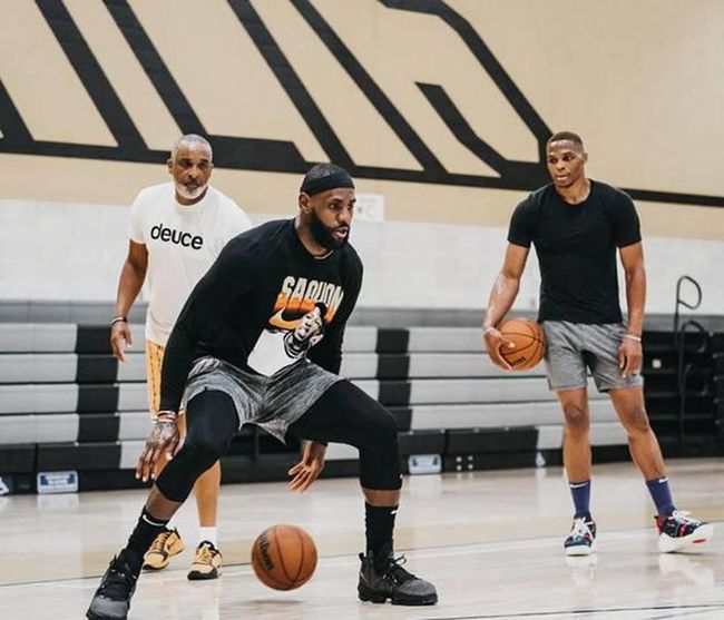 罗马诺：奥罗斯科即将加盟曼联，球员正启程前往英格兰（罗马诺称：奥罗斯科将签约曼联，已启程前往英格兰）