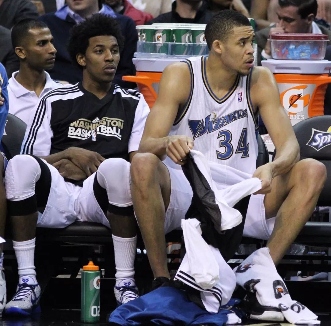 记者：巴萨有人反对买断拉什福德，因他逼抢力度不够&年薪高（记者：巴萨内部有人反对签下拉什福德，认为其压迫强度不足且薪资过高）