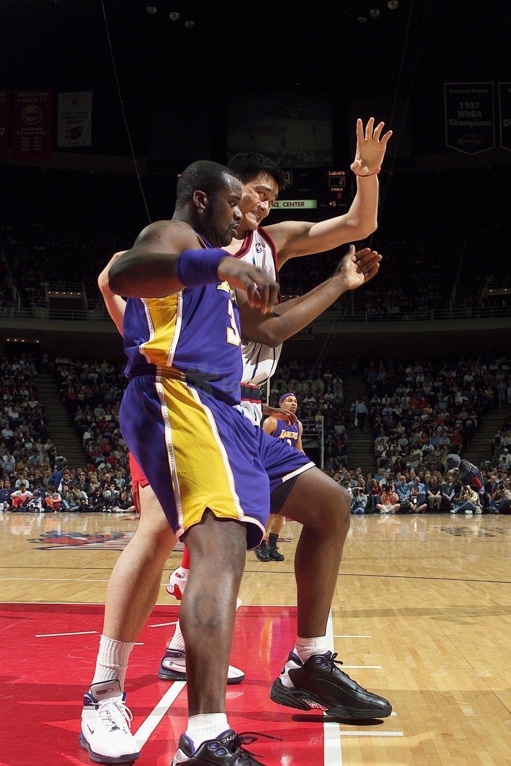 特尔施特根赛季首秀数据：贡献3次扑救，传球成功率100%（特尔施特根迎来赛季首秀：3次扑救，传球100%成功）