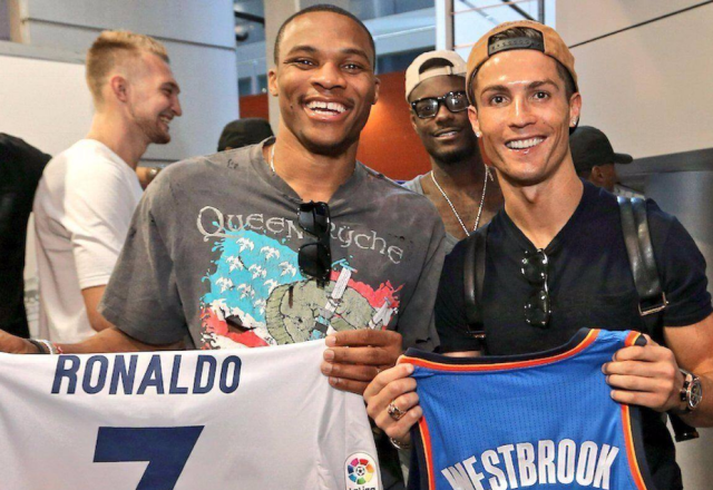 足球中超球队发布新赛季目标：冲击前四（中超球队公布新赛季目标：力争跻身前四）