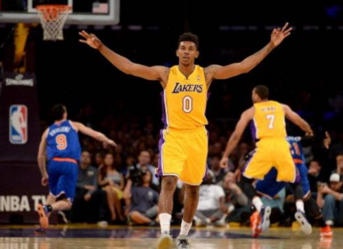 世俱杯金靴赔率：迪马利亚淘汰仍第1 凯恩紧咬（世俱杯金靴赔率：迪马利亚出局仍居首，凯恩紧随其后）