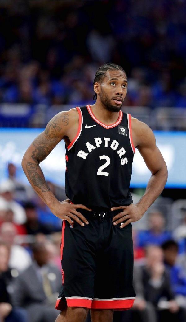 热议海港输球：古斯塔沃停赛影响大；亚冠已是舆论负担（海港失利成焦点：古斯塔沃停赛影响显著，亚冠成舆论包袱）