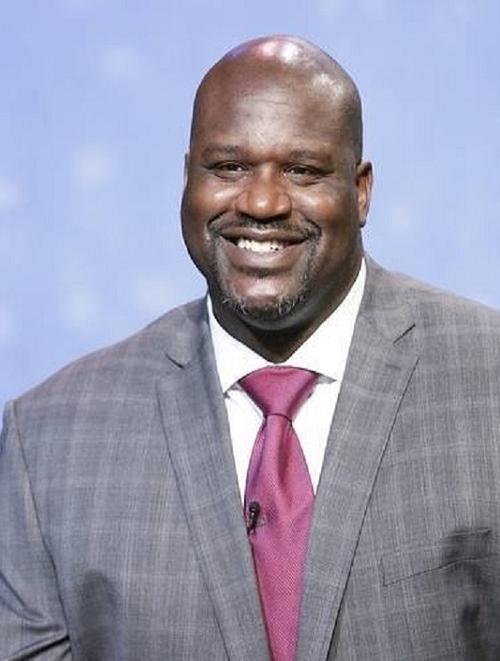 为了球队就算断腿也愿意，40岁的C罗再次夺冠泪洒赛场（为球队拼到断腿也无悔，40岁C罗再夺冠，赛场潸然泪下）