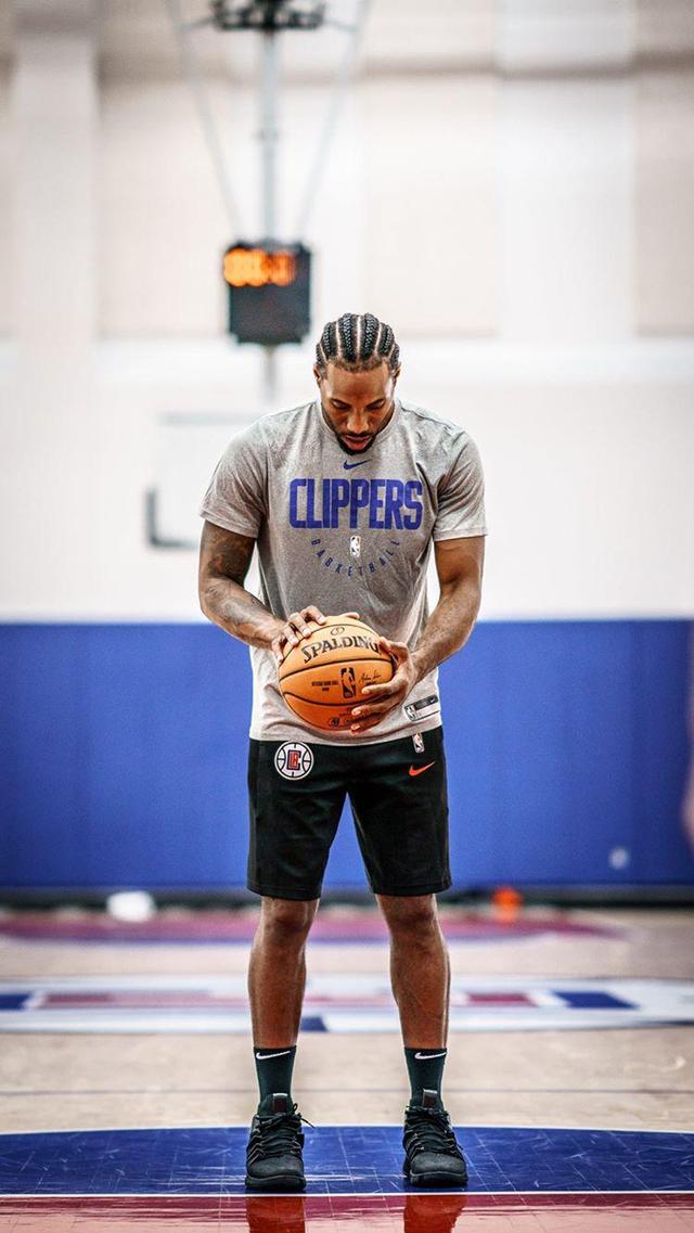 现在打高中比赛能打多少分？库里：拿个50分轻轻松松（库里谈打高中比赛：轻松拿下50分）